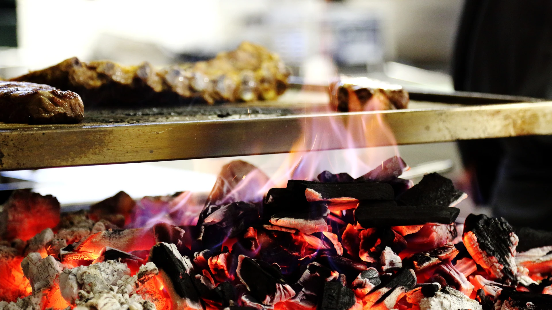 Grill-Restaurant Baulüüt: Glühende Kohle