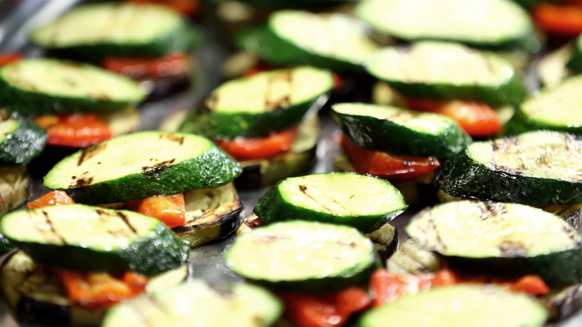 Detail: Zuchetti, Auberginen und Tomaten